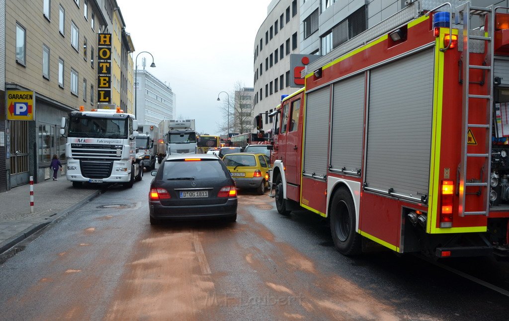 Stadtbus fing Feuer Koeln Muelheim Frankfurterstr Wiener Platz P299.JPG